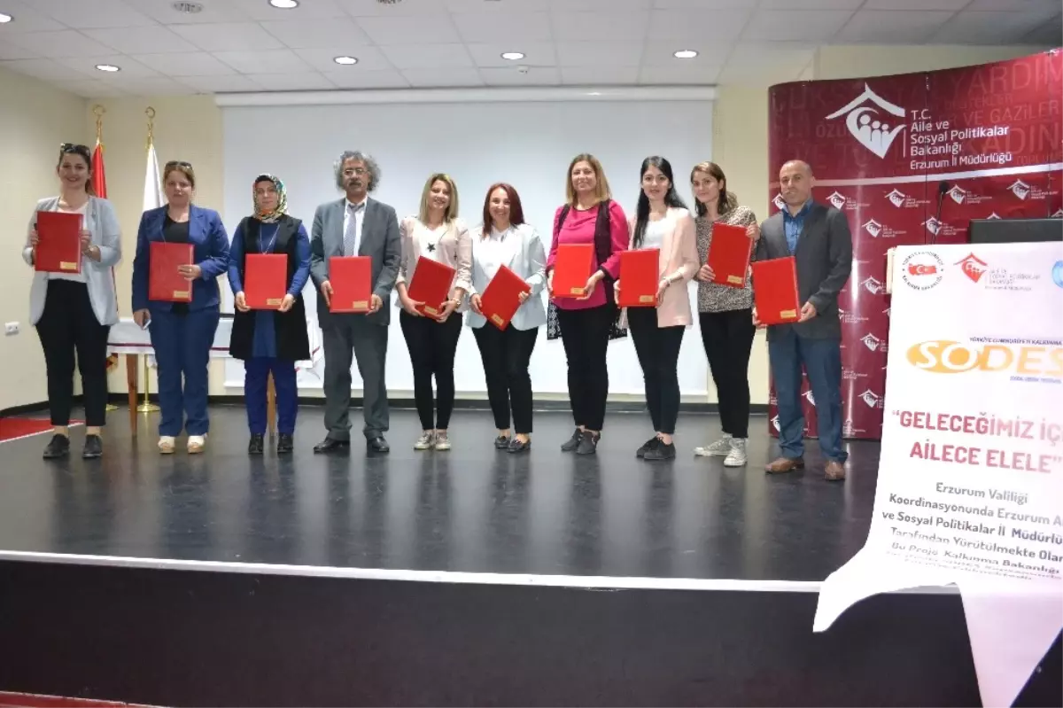 Asp\'de "Geleceğimiz İçin Ailece El Ele Projesi" Plaket Töreni Düzenlendi