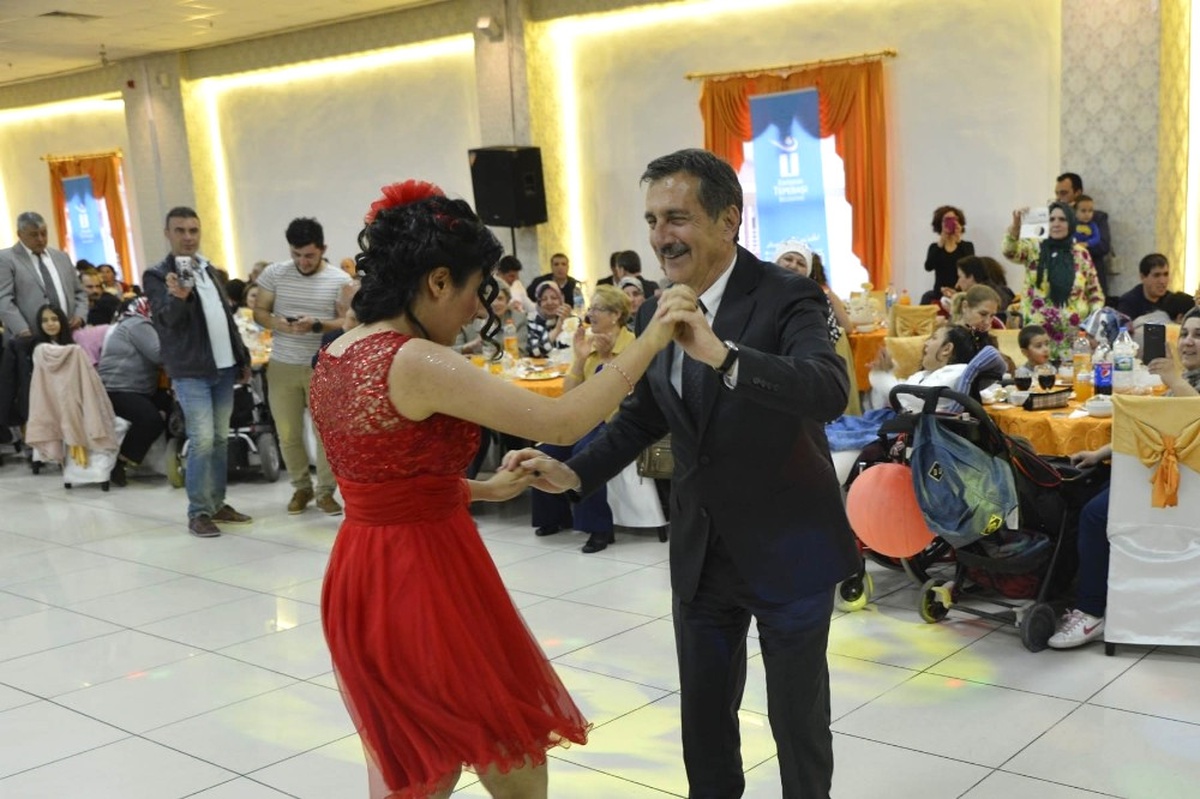 Ataç ve Zihinsel Yetersizliği Bulunan Berna\'dan Salsa