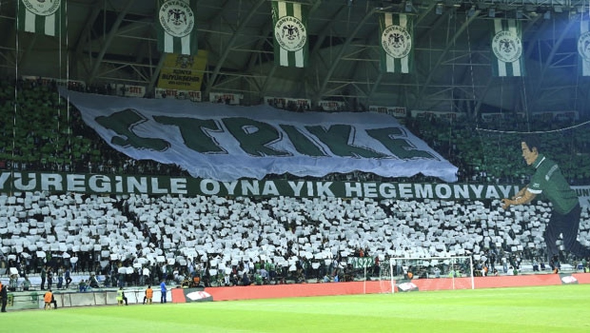 Atiker Konyasporlu Taraftarlardan 4 Boyutlu Koreografi