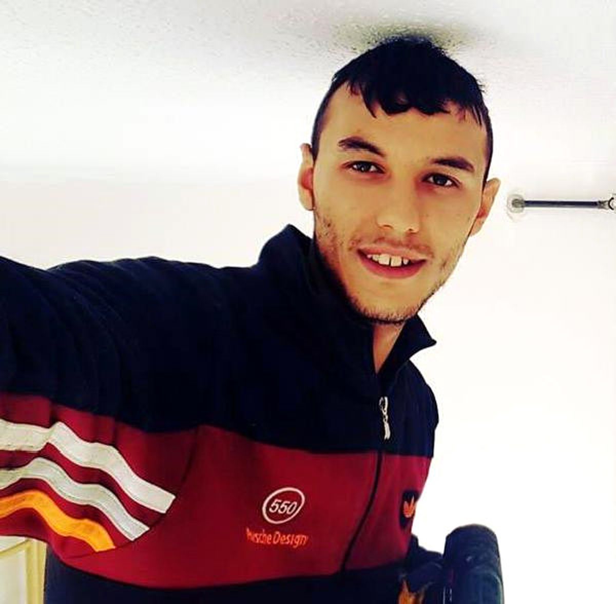 Barmen, Otel Odasında Kendini Astı