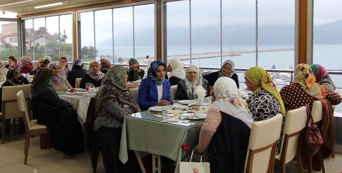 Bartın Valisi Dirim\'in Eşi Şehit Anneleriyle Buluştu