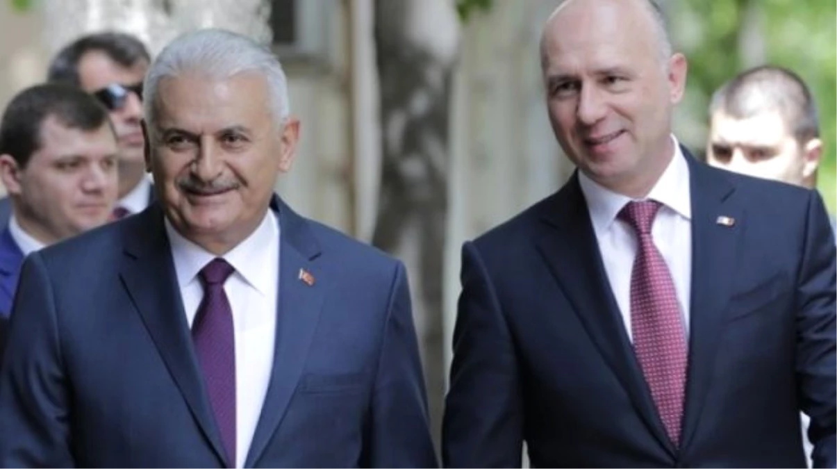 Başbakan Yıldırım, Giresun Milletvekili Sabri Öztürk\'ün Resim Sergisini Gezdi