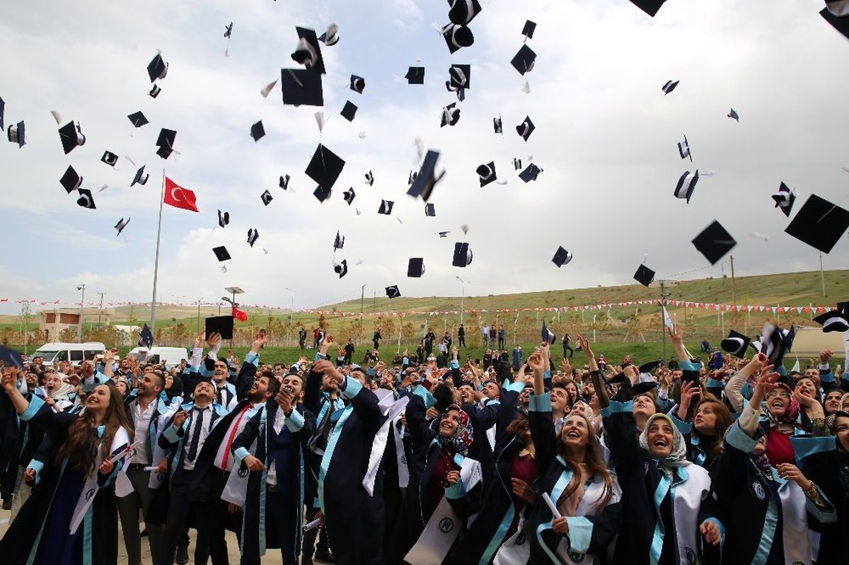 Bayburt Üniversitesi\'nde Mezuniyet Heyecanı Başladı