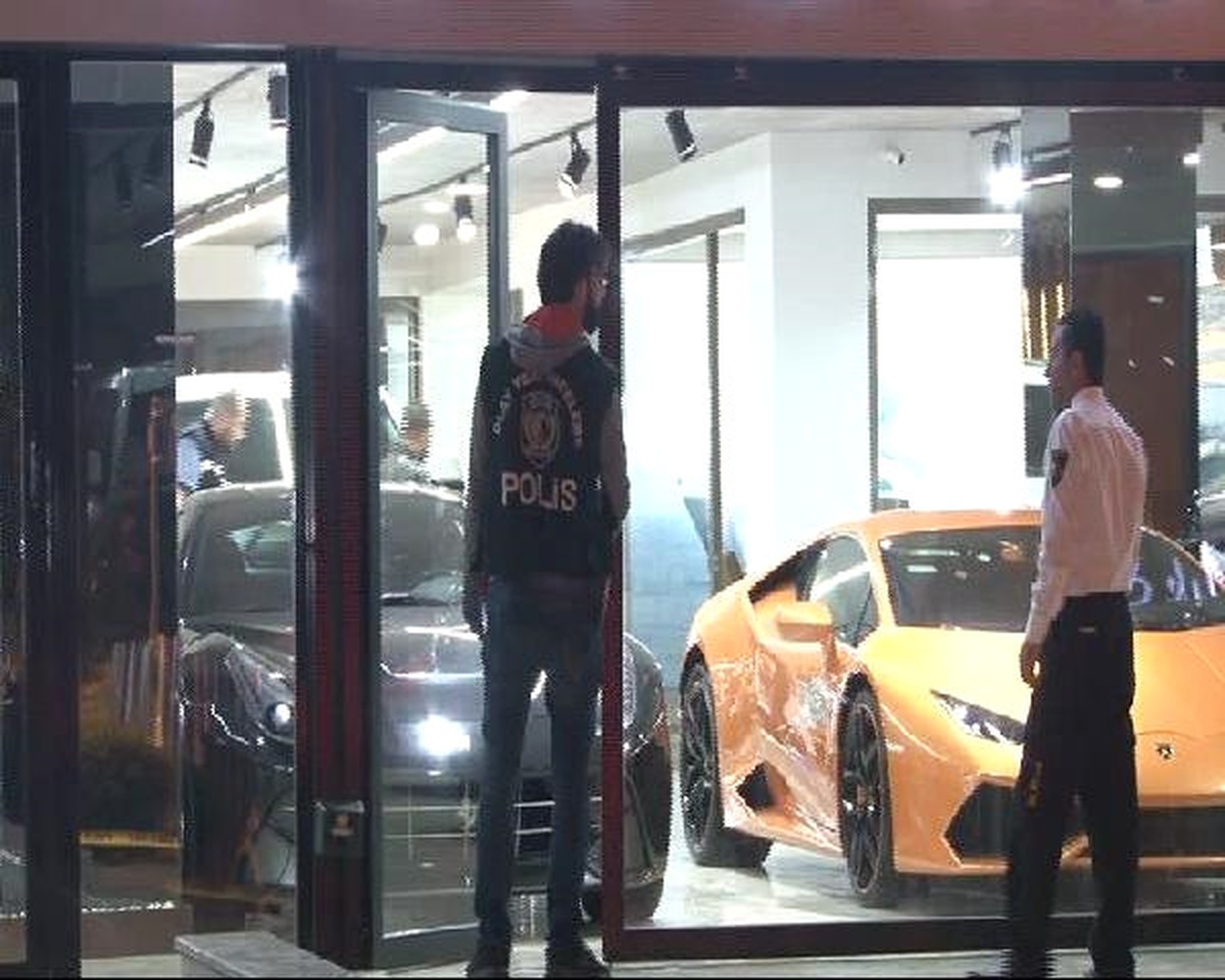 Beşiktaş\'ta Oto Galeriye Ateş Açıldı