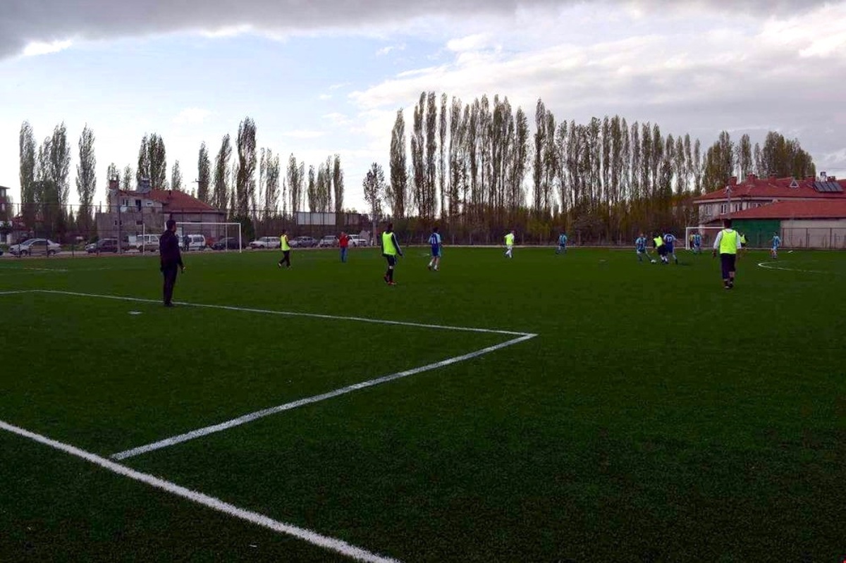 Çavdarhisar\'da 16 Takımın Katıldığı Futbol Turnuvası Başladı