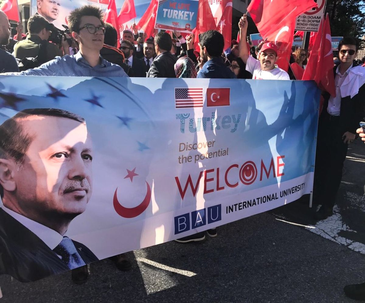 Cumhurbaşkanı Erdoğan\'ı, ABD\'de Bau International University Öğrencileri de Karşıladı