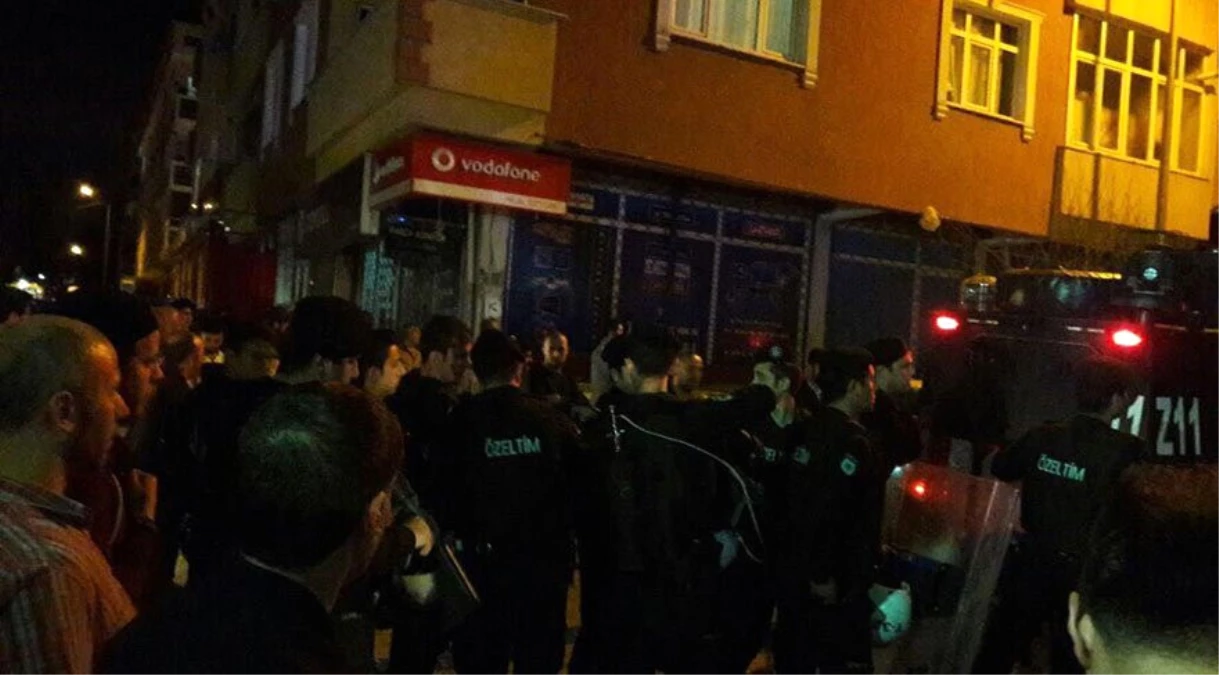 Dha İstanbul - (Geniş Haber)sultangazi\'de Cinayetin İşlendiği Mahallede Polis Müdahalesi