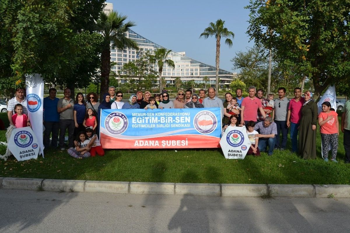 Eğitim-Bir-Sen Uçurtmaları Gökyüzünü Süsledi