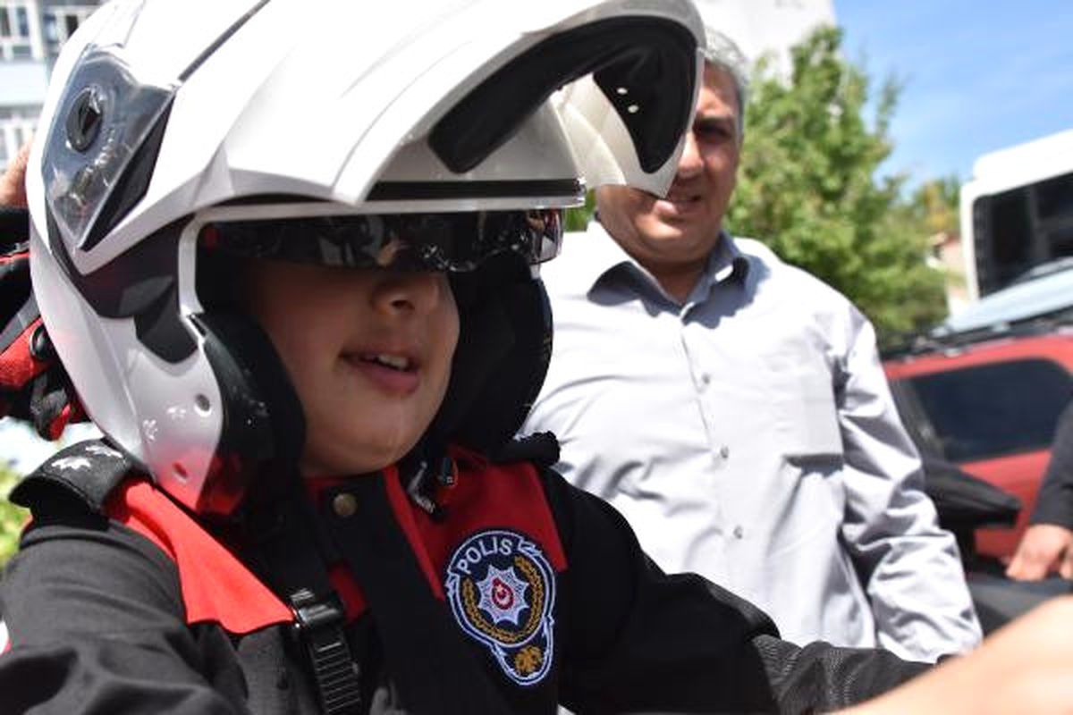 Engelli Çocuklar, 1 Günlüğüne Polis Oldu