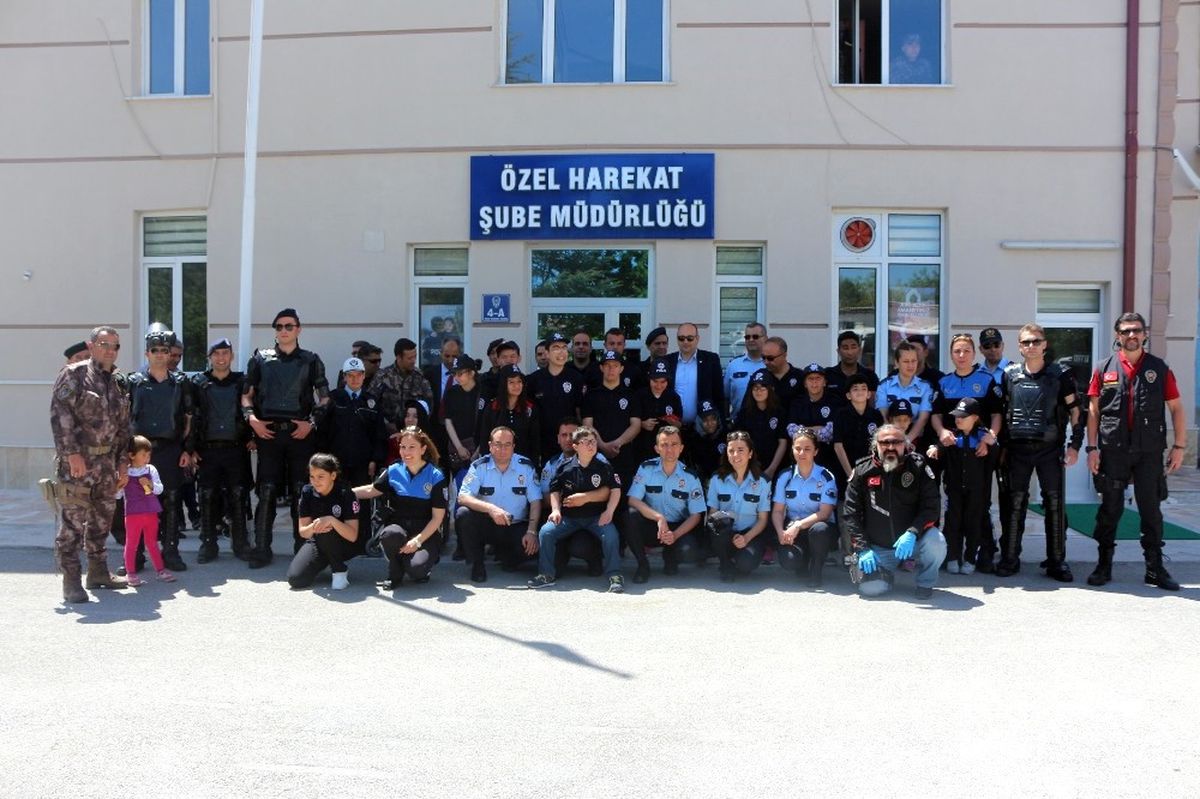 Engelli Çocuklar Toma\'yla Su Sıktı