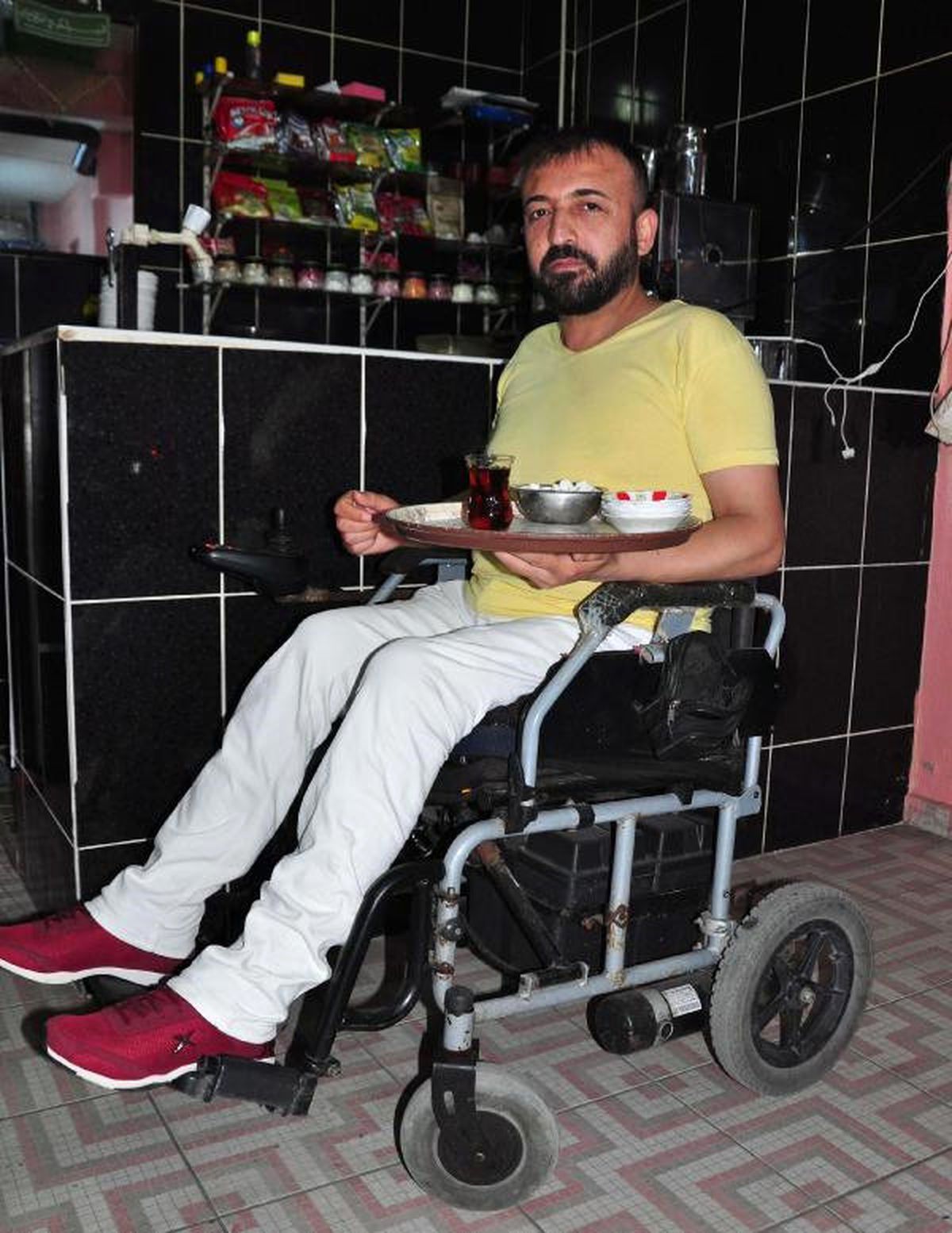 Engelli Kahveci Azmi ile Örnek Oldu