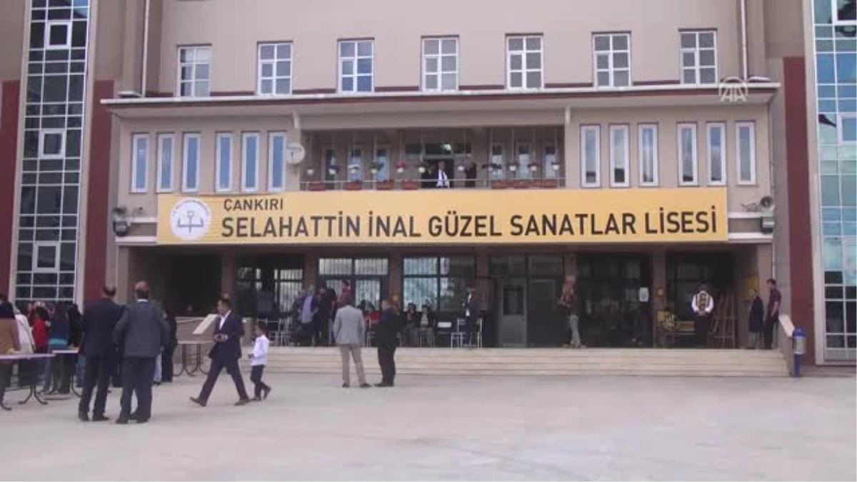 Engelli Öğrenciler 35 Metrekarelik Türk Bayrağı Boyadı