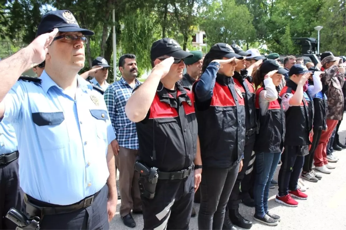 Engelli Öğrenciler Bir Günlük Polis Oldu