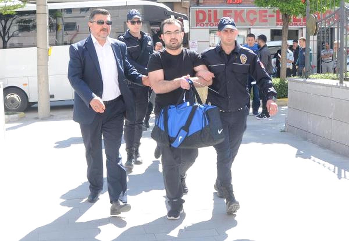 Eskişehir\'de Fetö Şüphelisi 18 Akademisyen Adliyede
