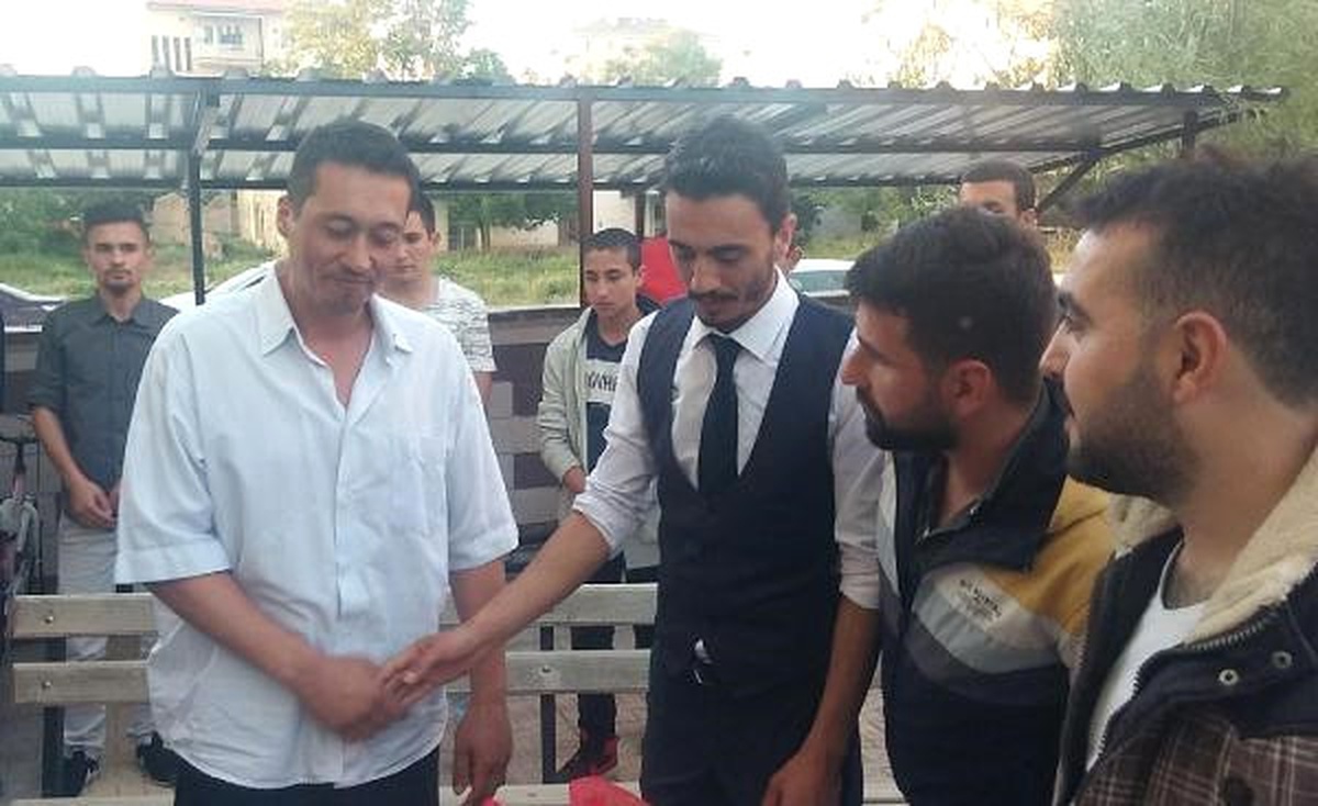 Gazi Yüzbaşı\'ya Gençlerden Sevgi Gösterisi
