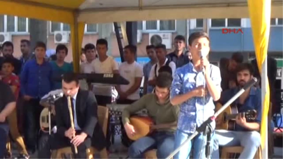 Gaziantep Islahiye\'de Müzik Yarışması