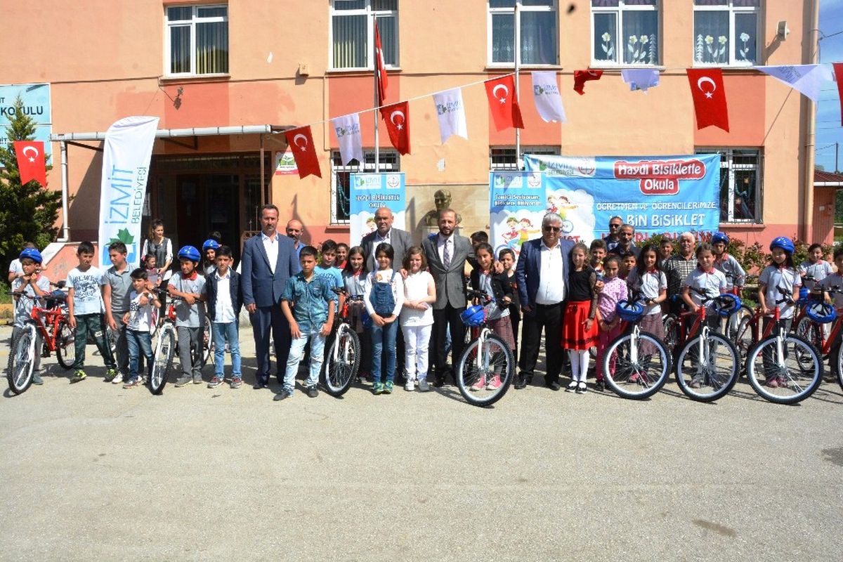İzmit\'te Bisiklet Dağıtımları Devam Ediyor