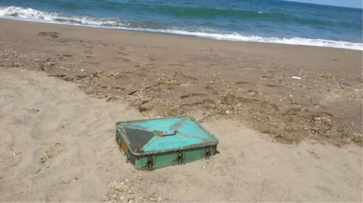 Kıyıya Vuran Sandıktan Rus Askeri Gemisinin Mühimmatı Çıktı