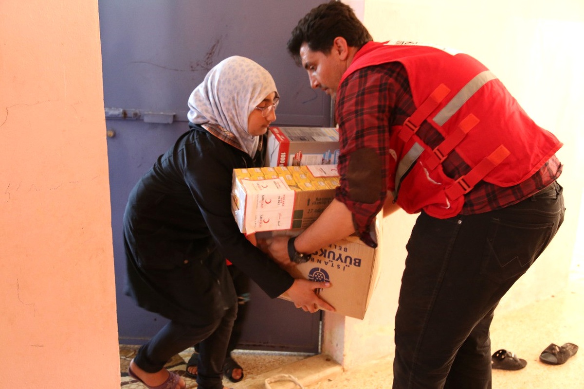 Kızılay Anneler Gününde Suriyeli yetimleri yalnız bırakmadı