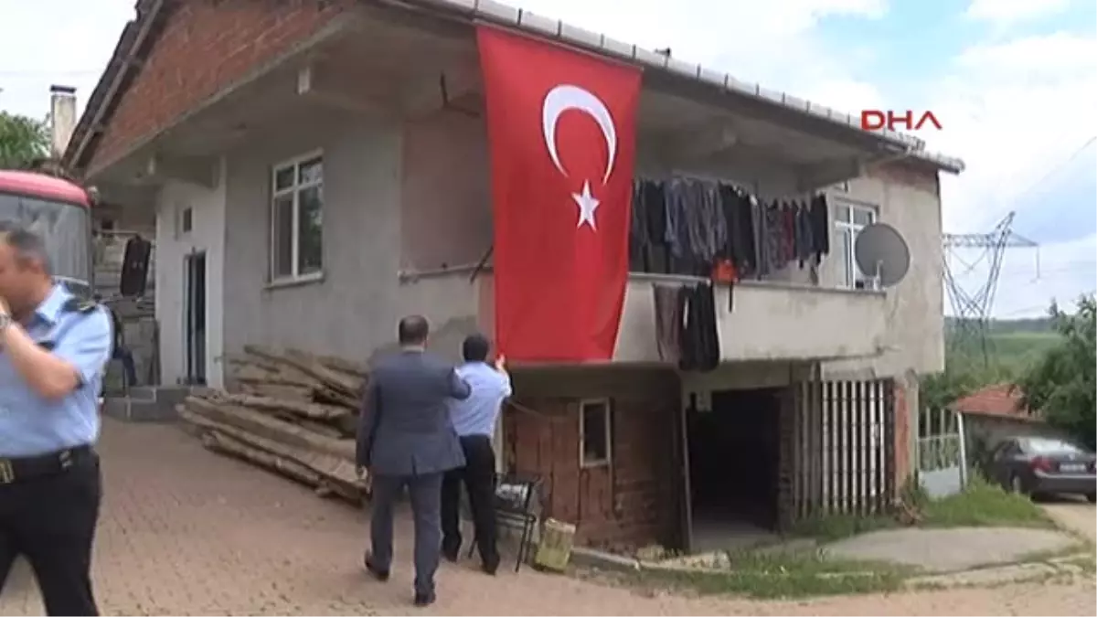 Kocaeli Maçka\'da Şehit Olan Uzman Çavuşun Ailesine Acı Haber Verildi