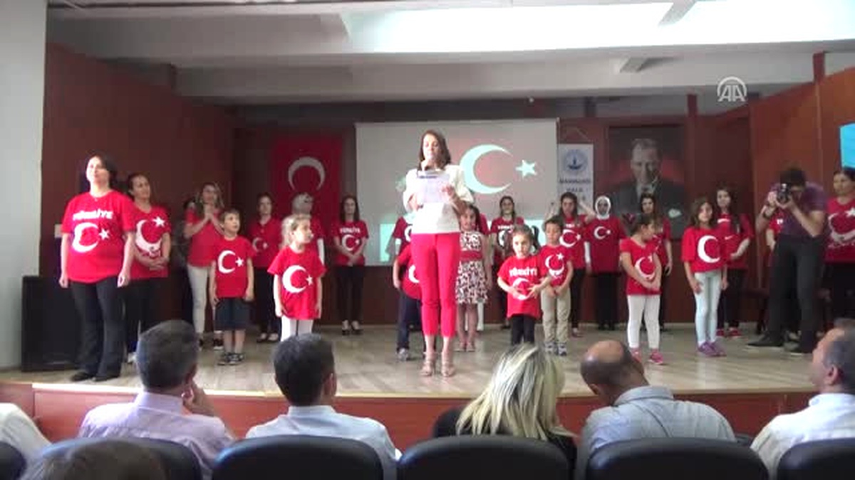 Kursta Öğrendiği Türkçe ile Törenin Sunuculuğunu Üstlendi