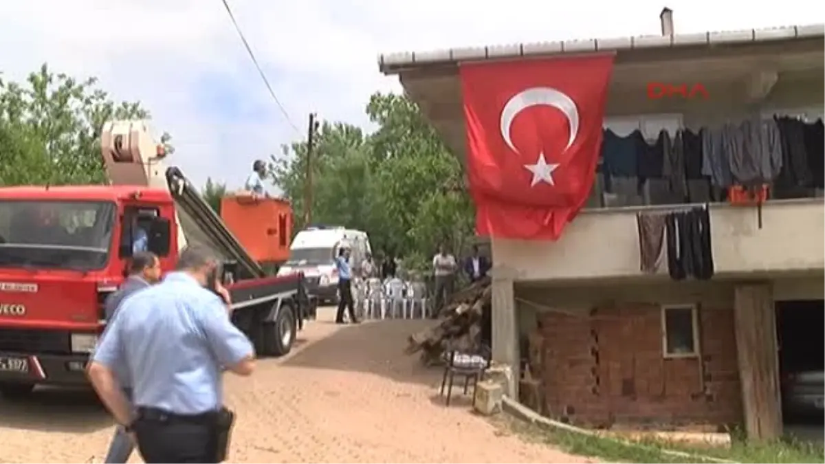Maçka\'da Şehit Olan Uzman Çavuşun Ailesine Acı Haber Verildi (4)