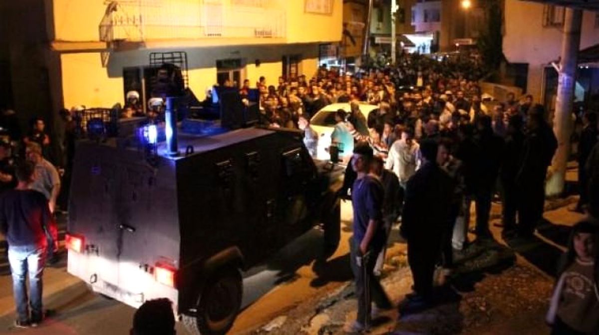 Mersin\'de Tehlikeli Gerginlik: 7 Yaralı, 11 Gözaltı (2)