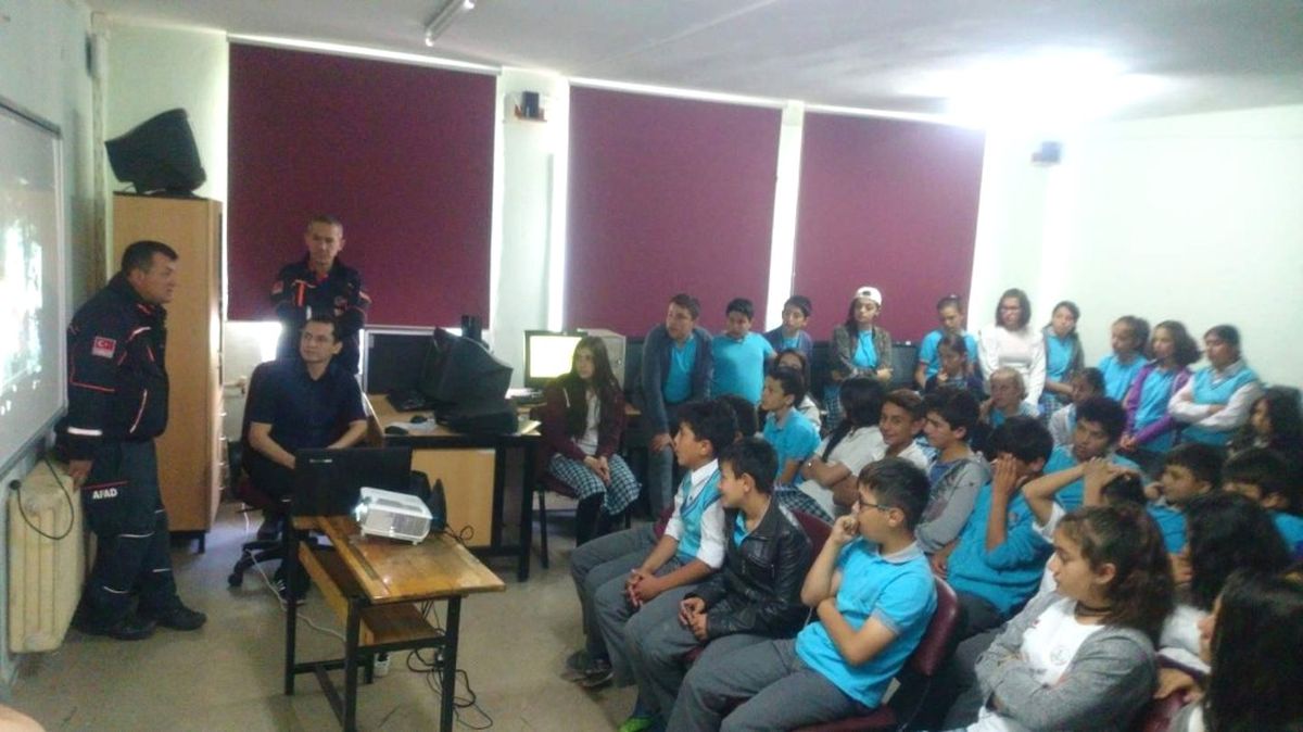 Niğde Afad\'dan 4 Bin 700 Öğrenciye Afet Bilinci Eğitimi
