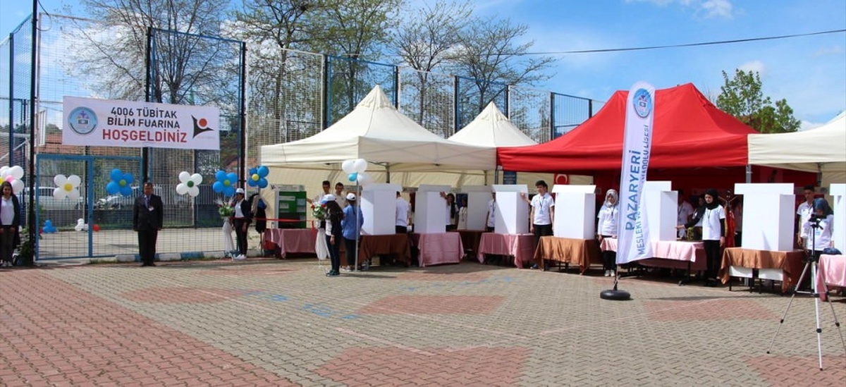 Pazaryeri\'nde "4006 Tübitak" Bilim Fuarı