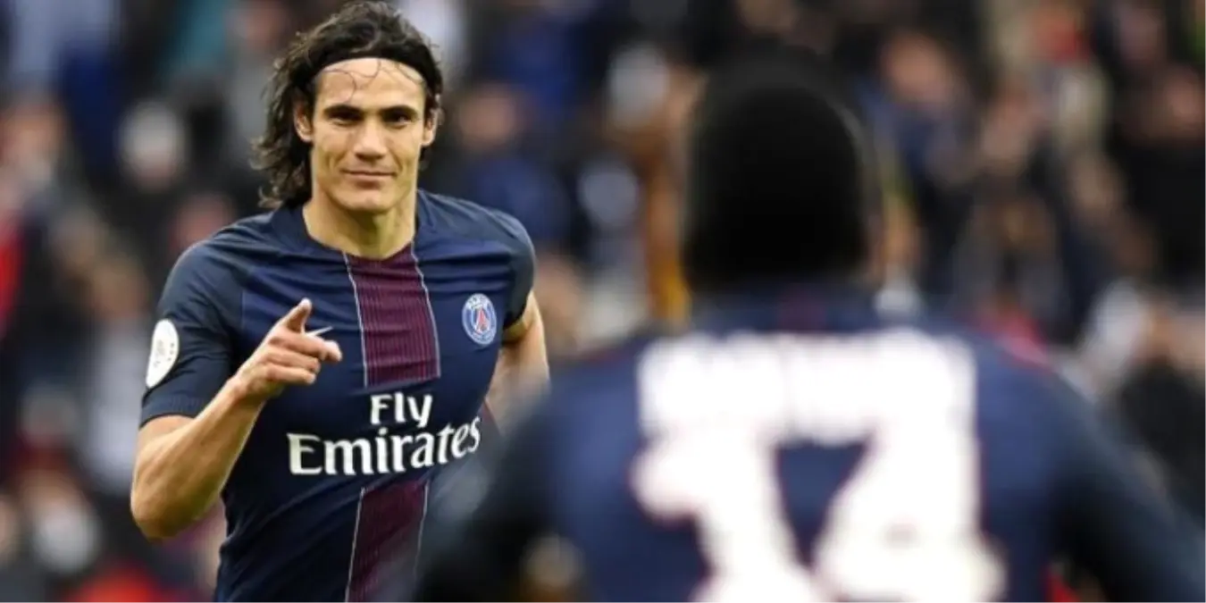 Psg\'li Cavani, Ligue 1\'in En İyi Oyuncusu Seçildi