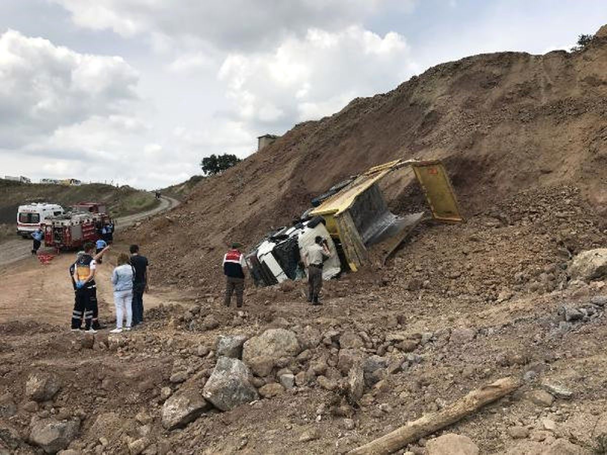 Şarampole Düşen Kamyonun Sürücüsü Öldü