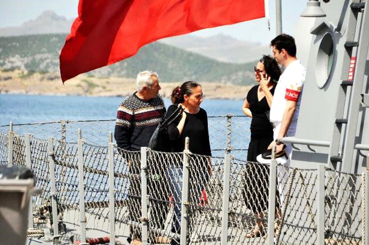 Savaş Gemileri Bodrum\'da Ziyarete Açıldı