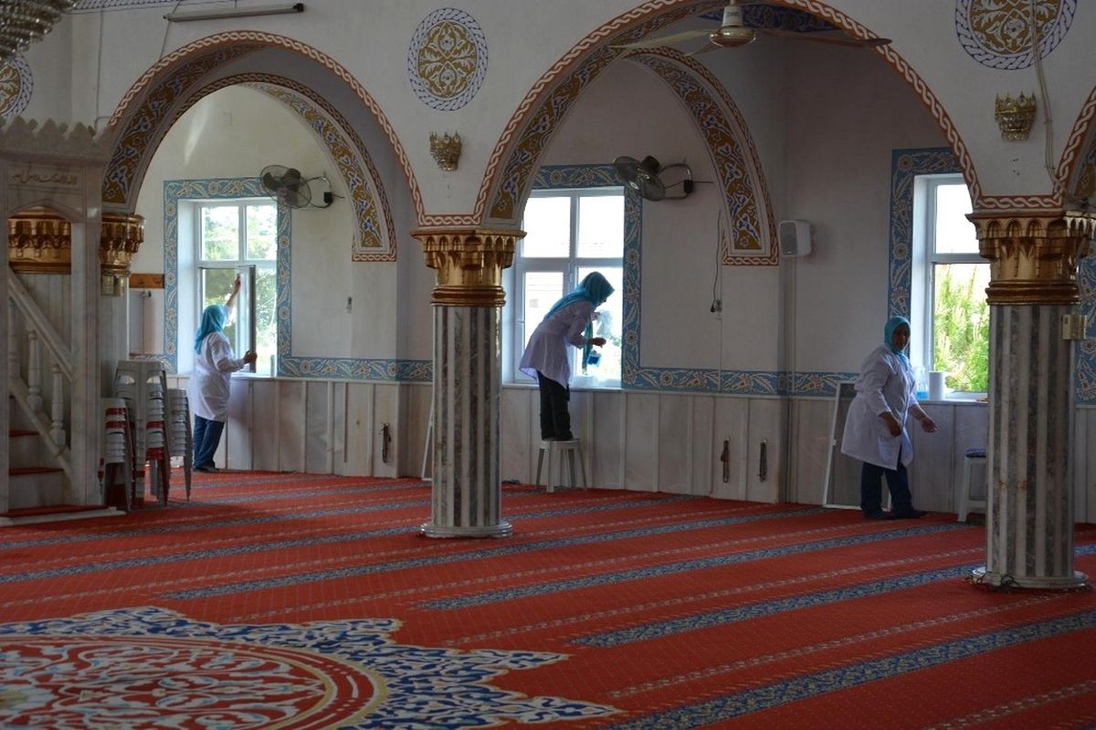 Şehzadeler\'de Camiler Ramazan\'a Hazır