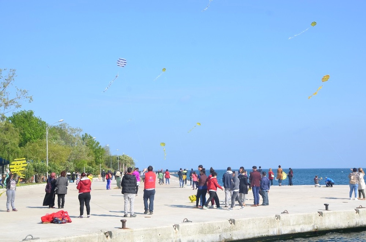 Sinop\'ta Gökyüzü Uçurtmalarla Renklendi