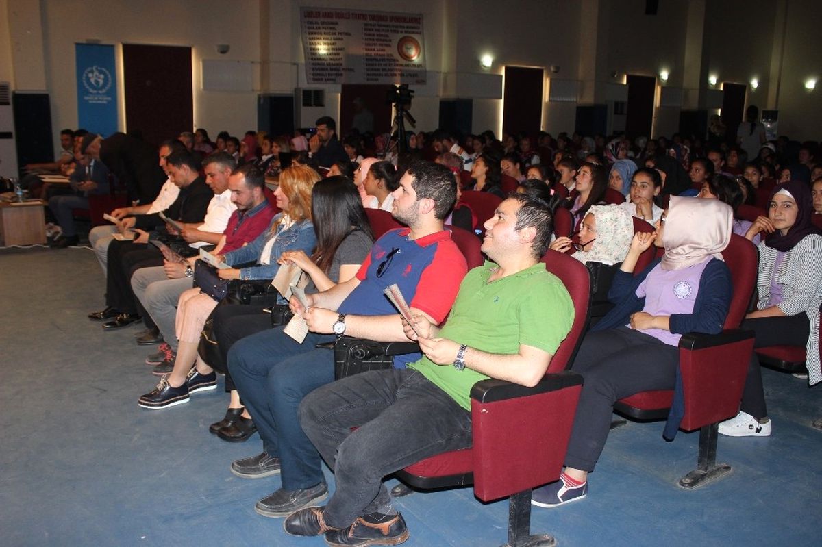 Siverek\'te Liselerarası Tiyatro Yarışması Başladı