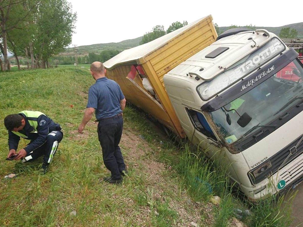 Tokat\'ta Trafik Kazası: 1 Ölü, 1 Yaralı