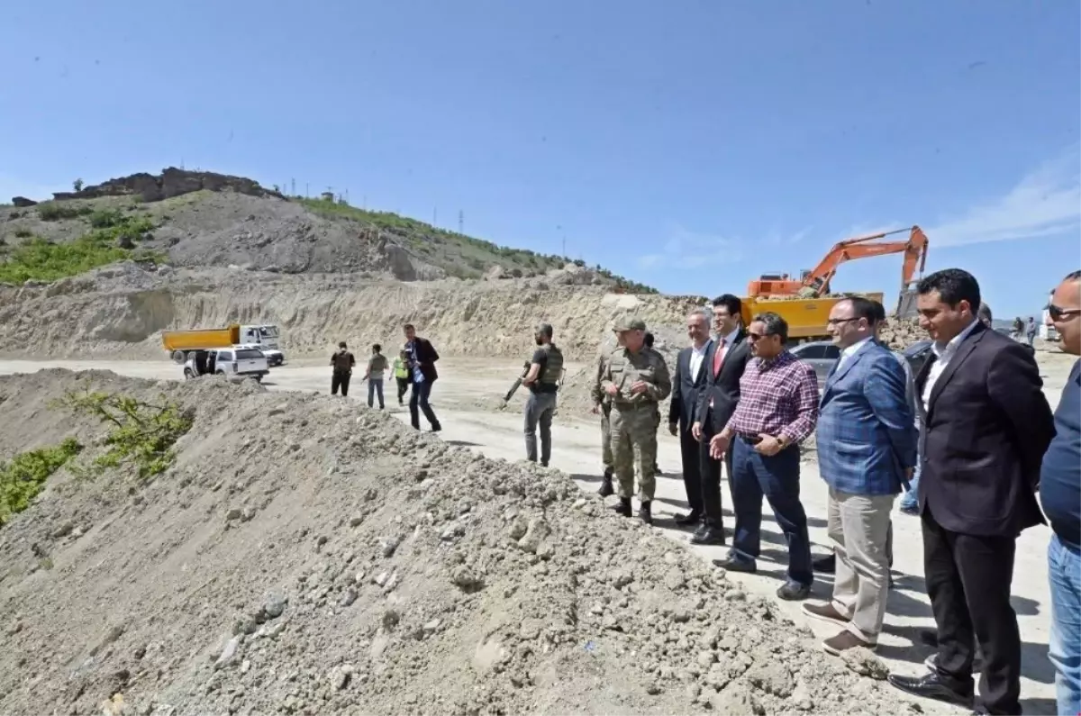 Tunceli Valisi Yapımı Devam Eden Karayolunu İnceledi