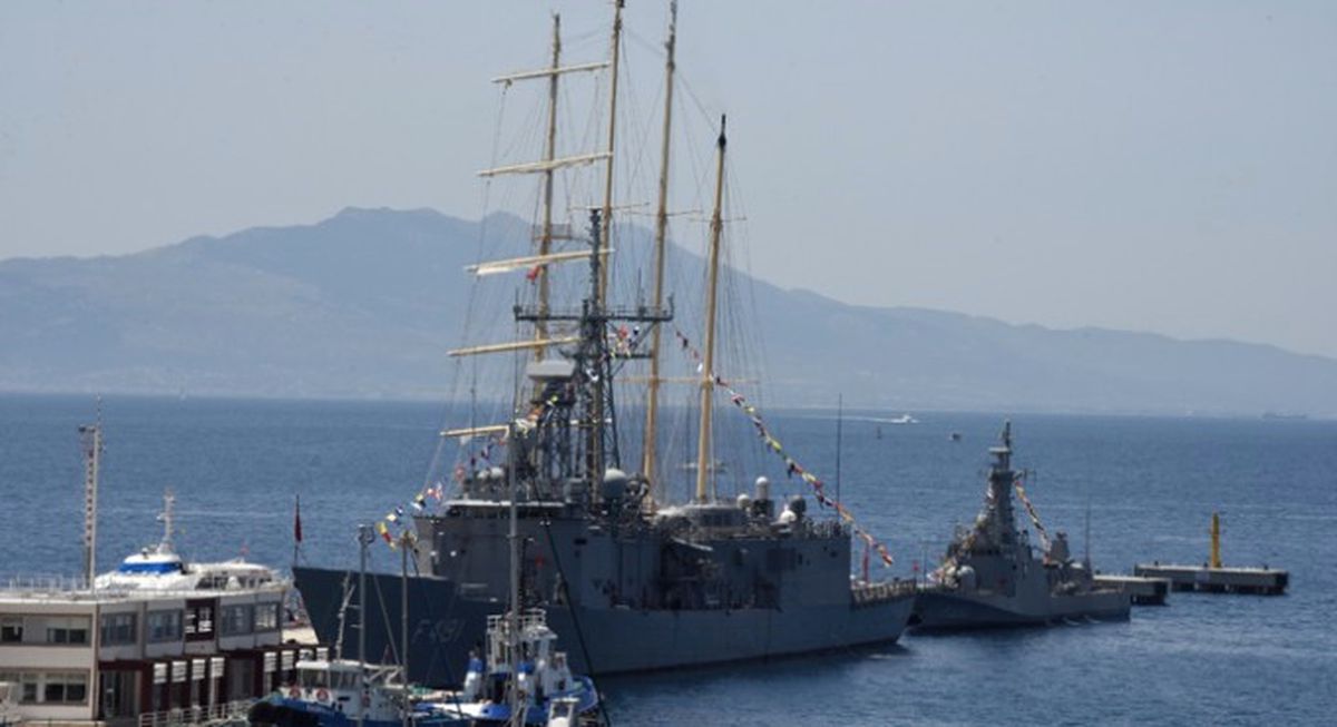 Türk Savaş Gemileri Bodrum\'da
