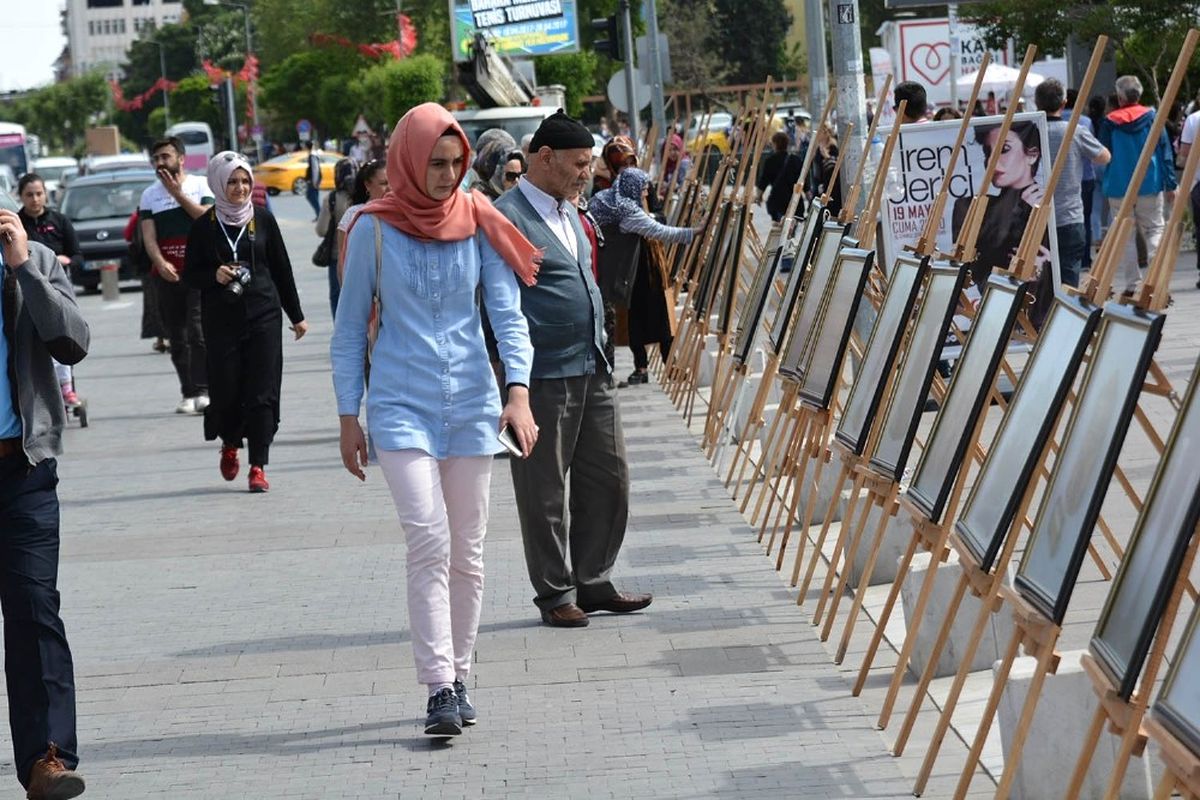 Uşak\'ta Kutsal Emanetlerin Fotoğrafları Bile Büyük İlgi Gördü