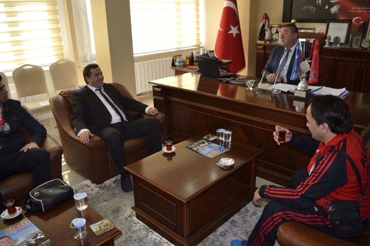 Voleybol Takımından Tekin\'e Ziyaret