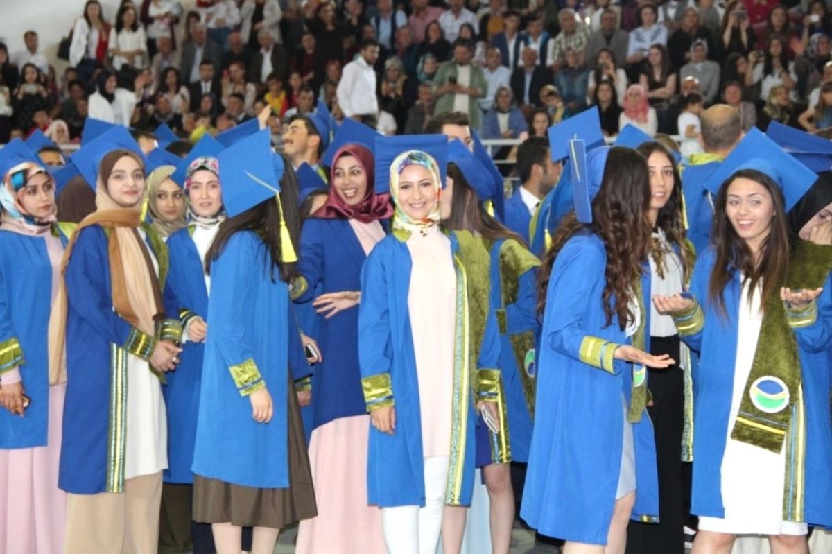 200 Hemşire Adayı Yemin Etti