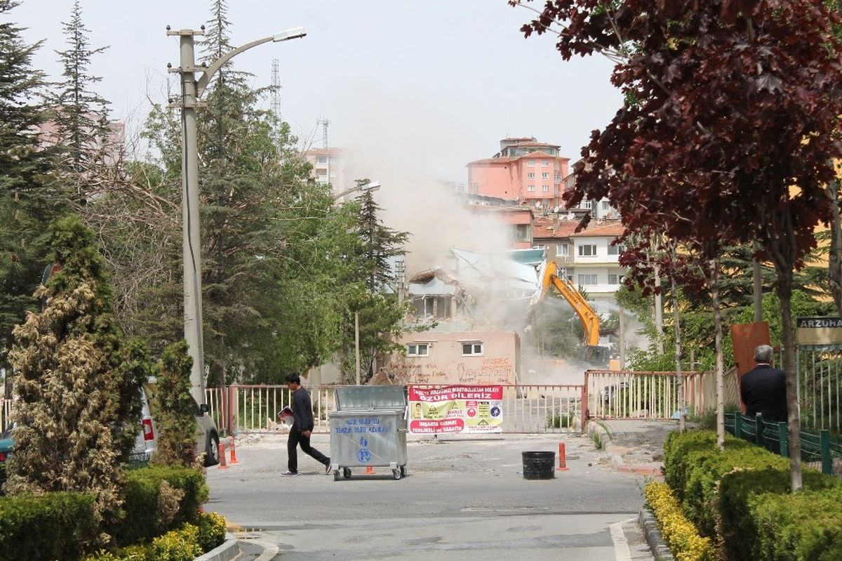 38 Yıllık Devlet Hastanesi Yıkılıyor