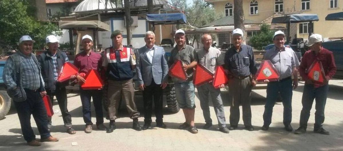 Alaşehirli Çiftçilere Reflektör Dağıtıldı