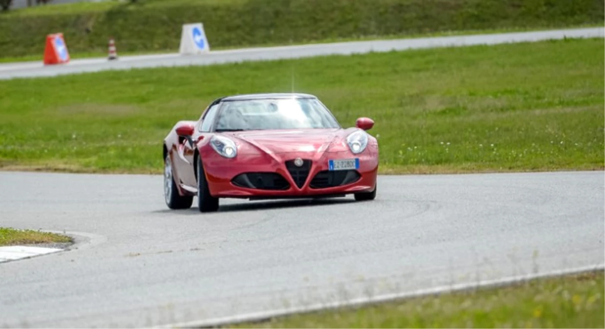 Alfa Romeo Direksiyonu Maserati\'ye Kırdı