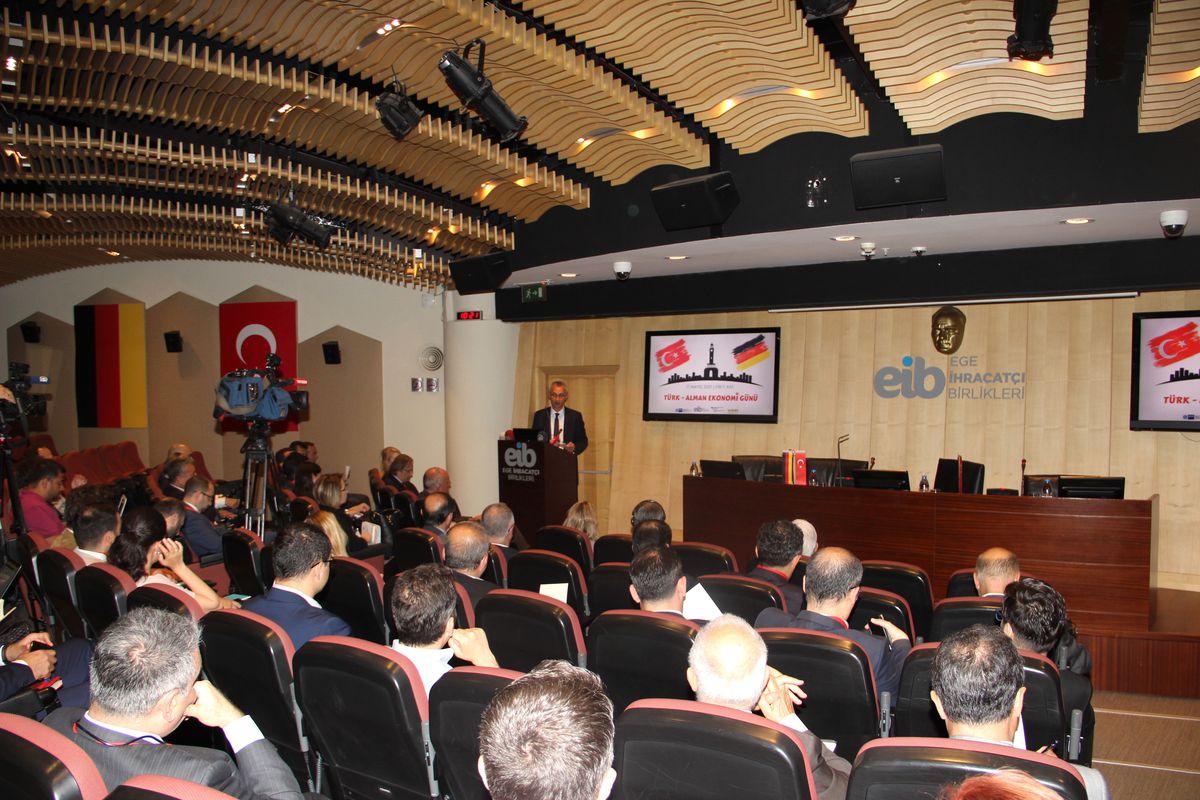 Alman devleri Türk ürünlerini almak için İzmir\'de