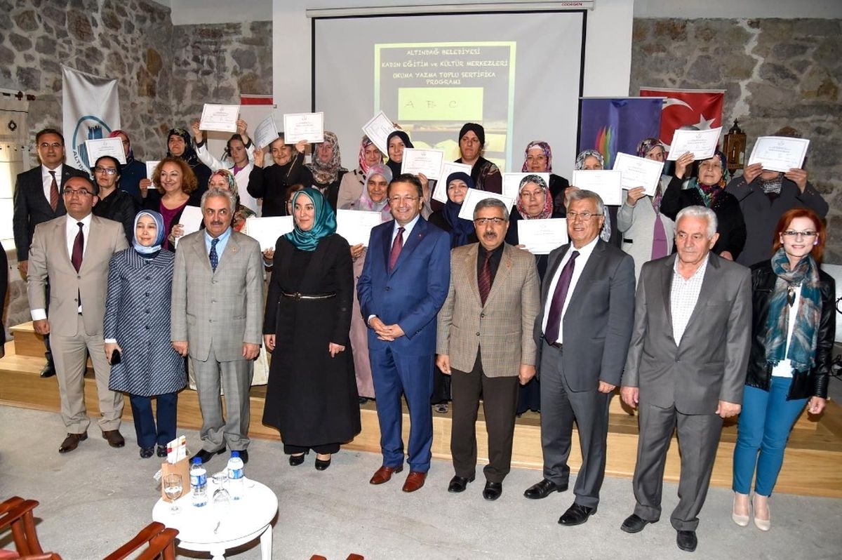 Altındağ\'da 12 Yılda 9 Bin Kadın Okuma Yazma Öğrendi