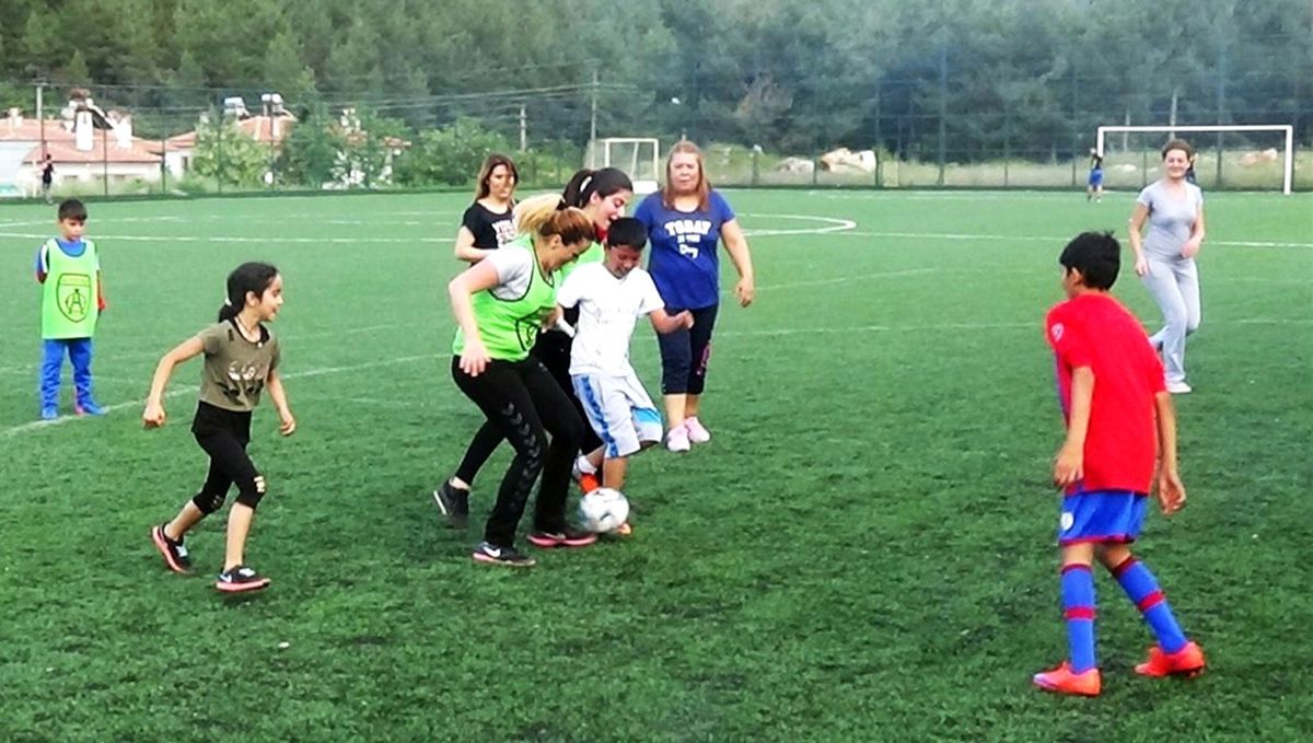 Anneler Oğullarına Karşı