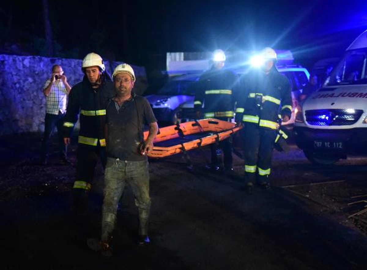 Antalya\'da Madende Metan Gazından Zehirlenen 2 İşçi Öldü (4)