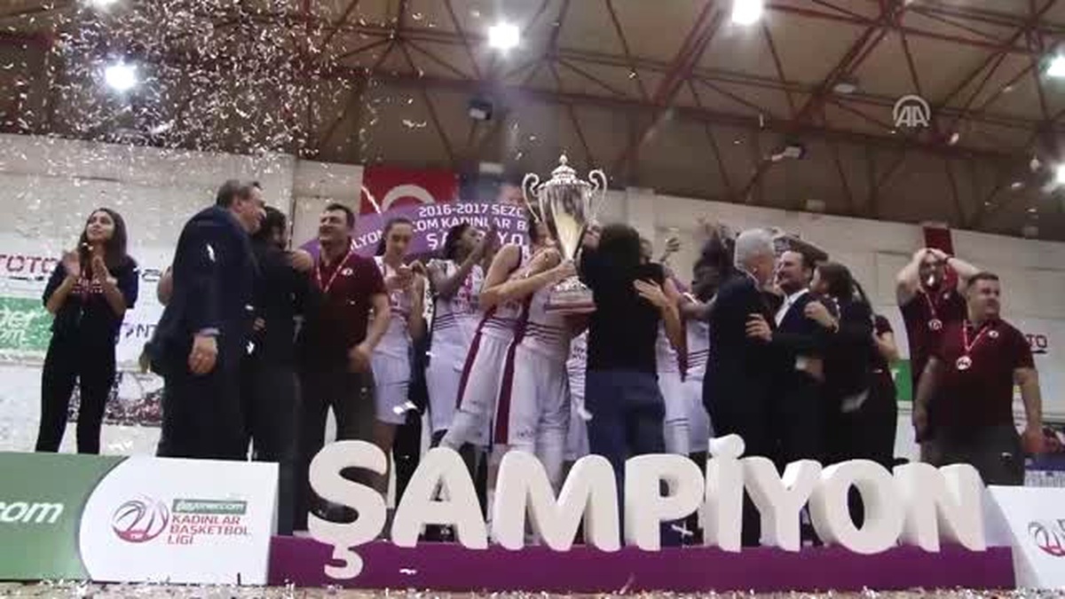 Bakan Kılıç, Yakın Doğu Üniversitesi Kadın Basketbol Takımı\'nı Tebrik Etti