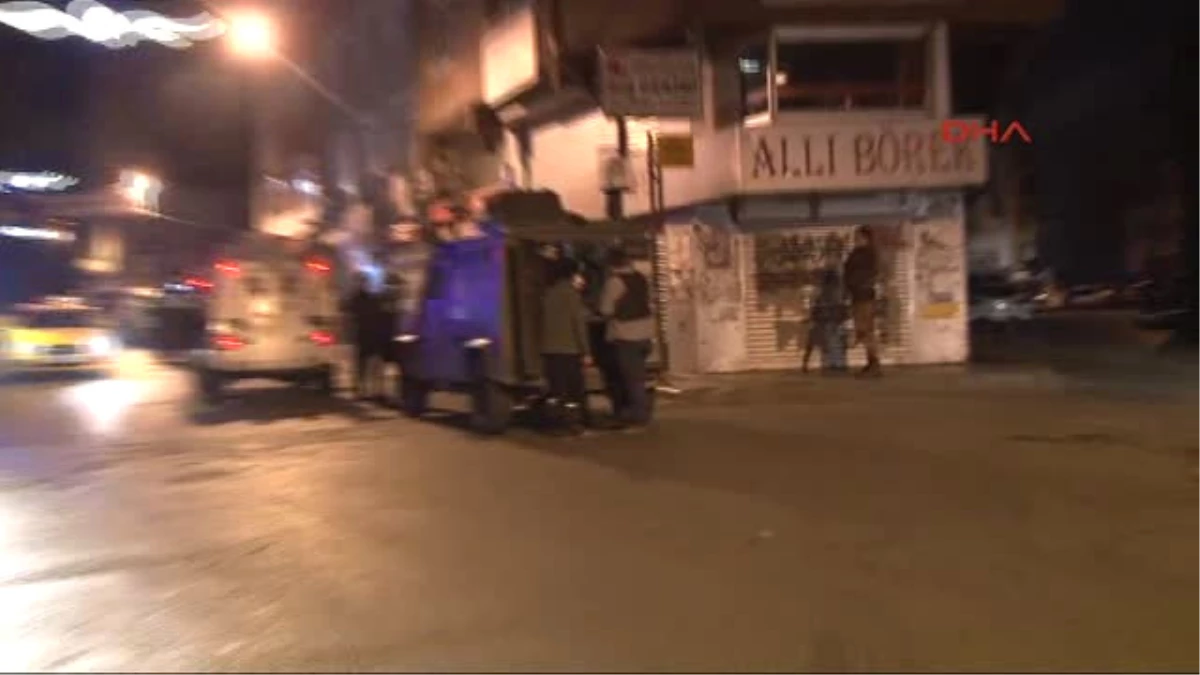 Beyoğlu\'nda Polis Aracına Ateş Açıldı